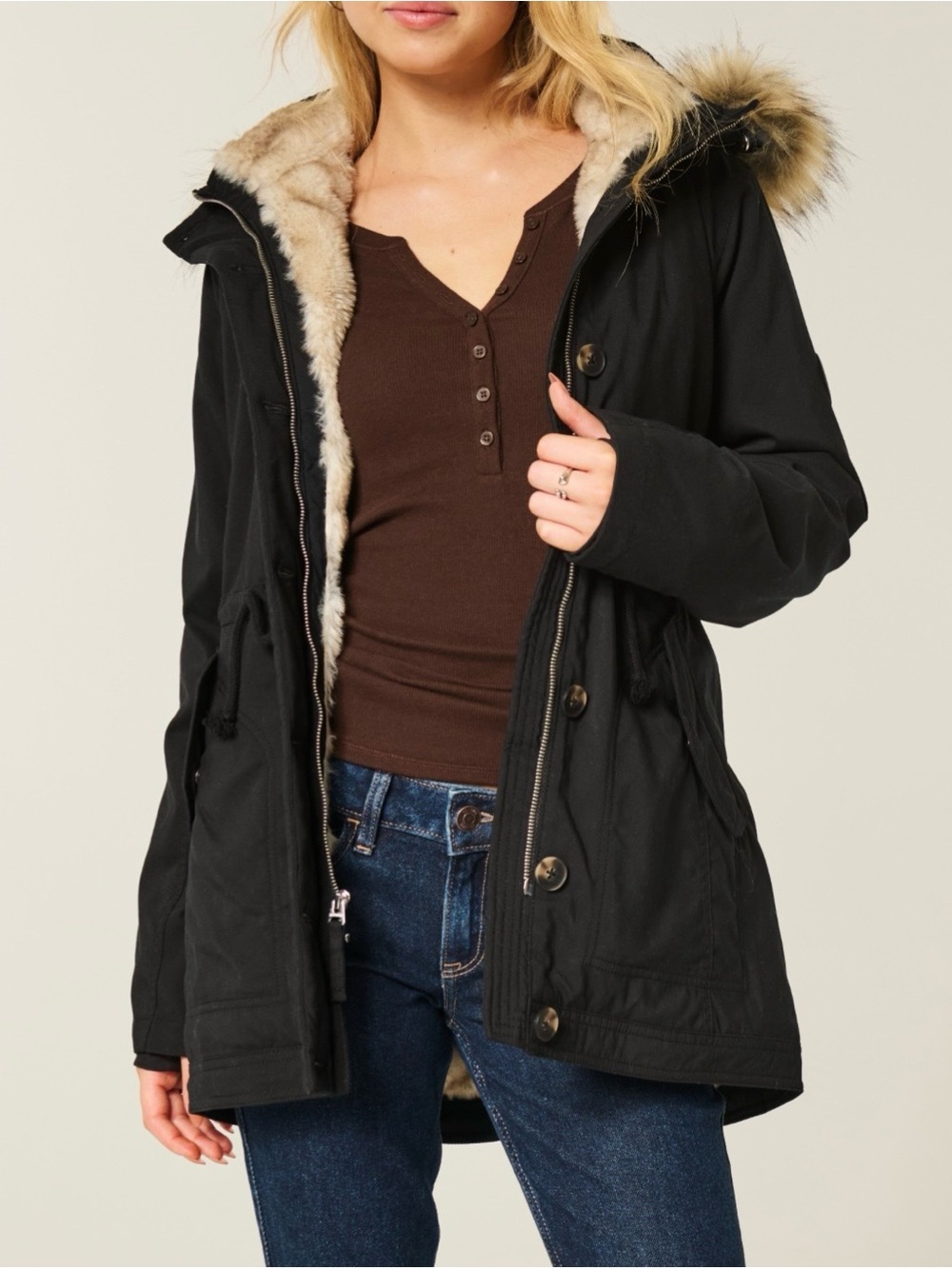 Hollister Heritage Collection
Women's Faux-Fur Lined Parka in navy blue.